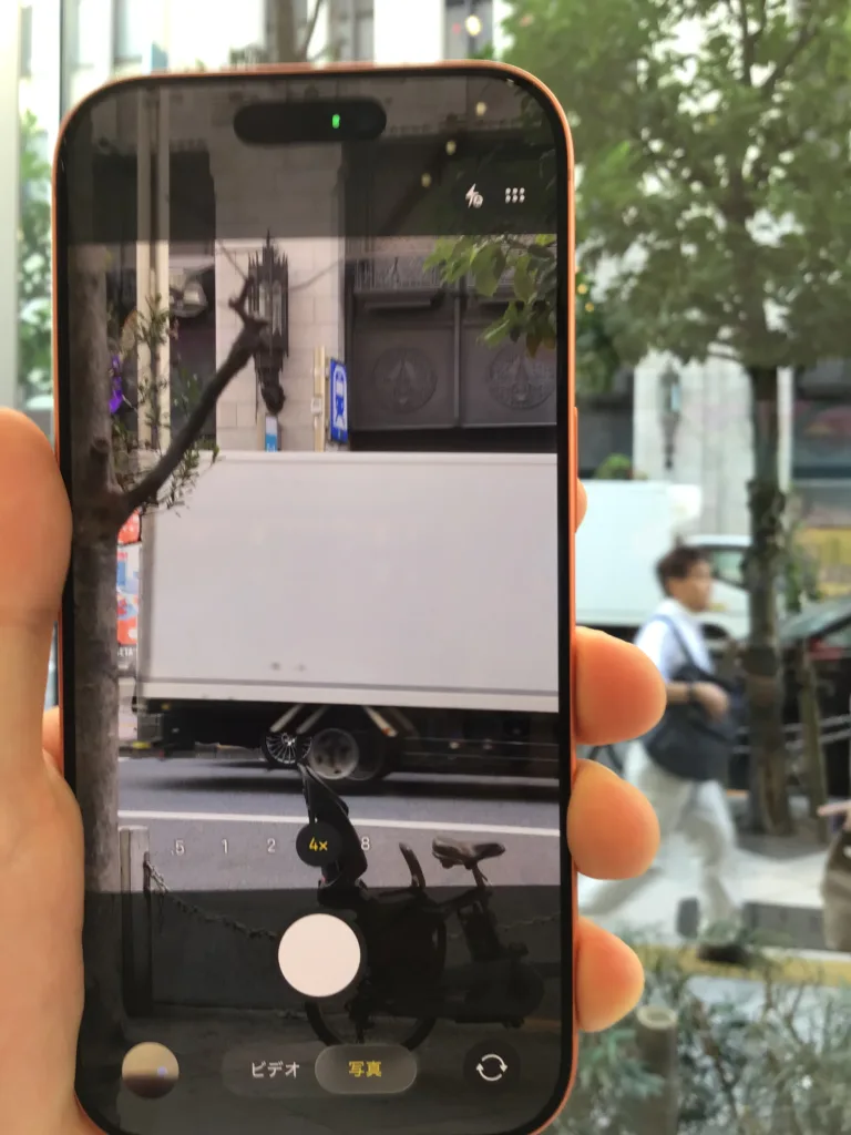 iPhone 17 Proの4倍ズームで撮影した駅の看板