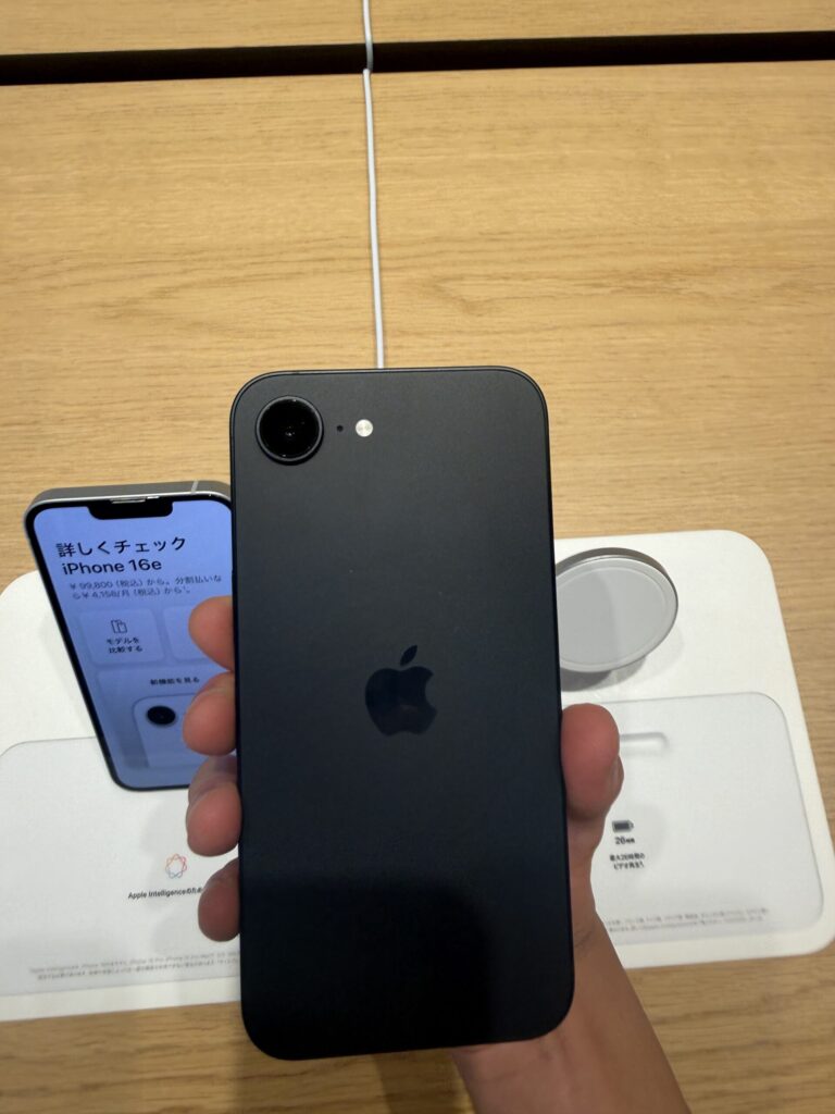 iPhone 16eの背面デザイン